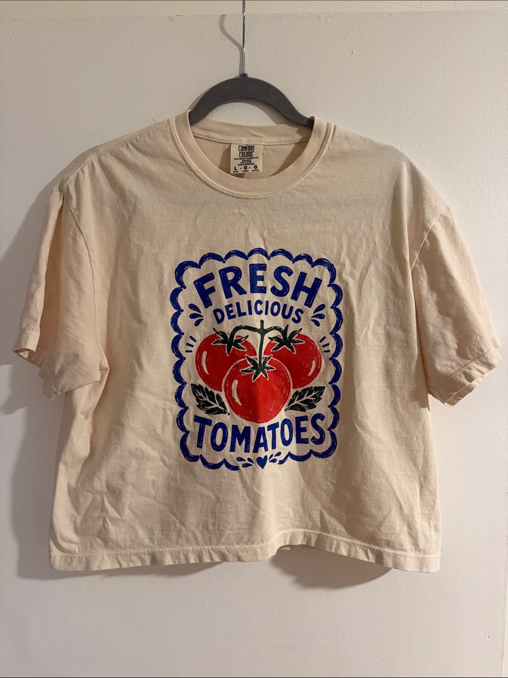 Fresh Delicious Tomatoes Graphic Tee - Cream & Red